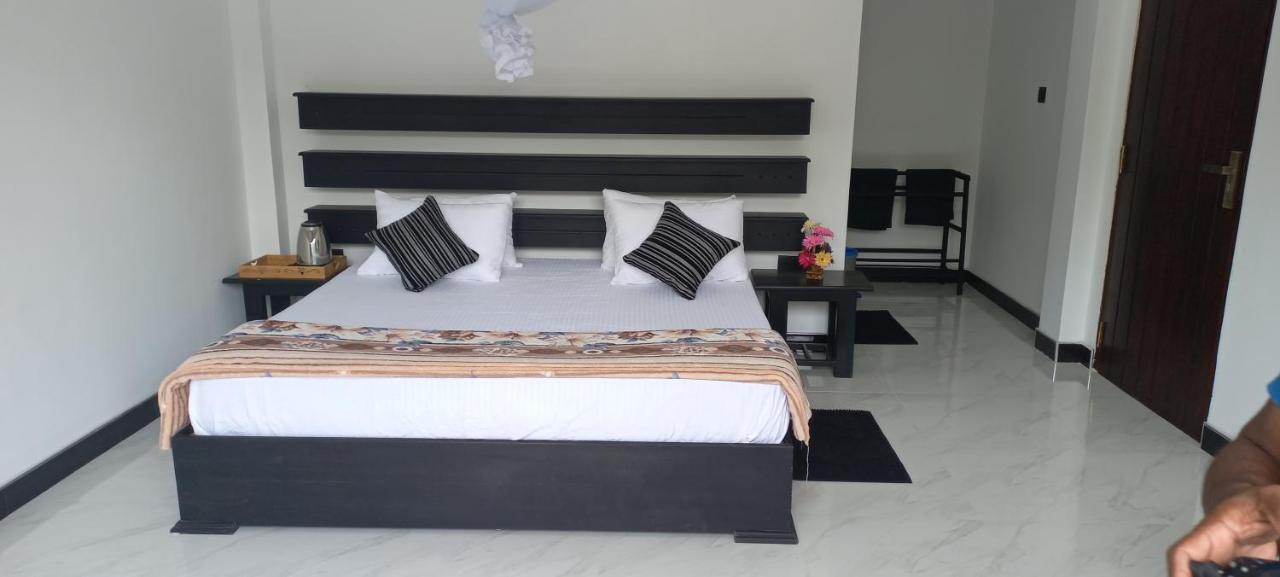 Ella Odyssey Inn Ngoại thất bức ảnh