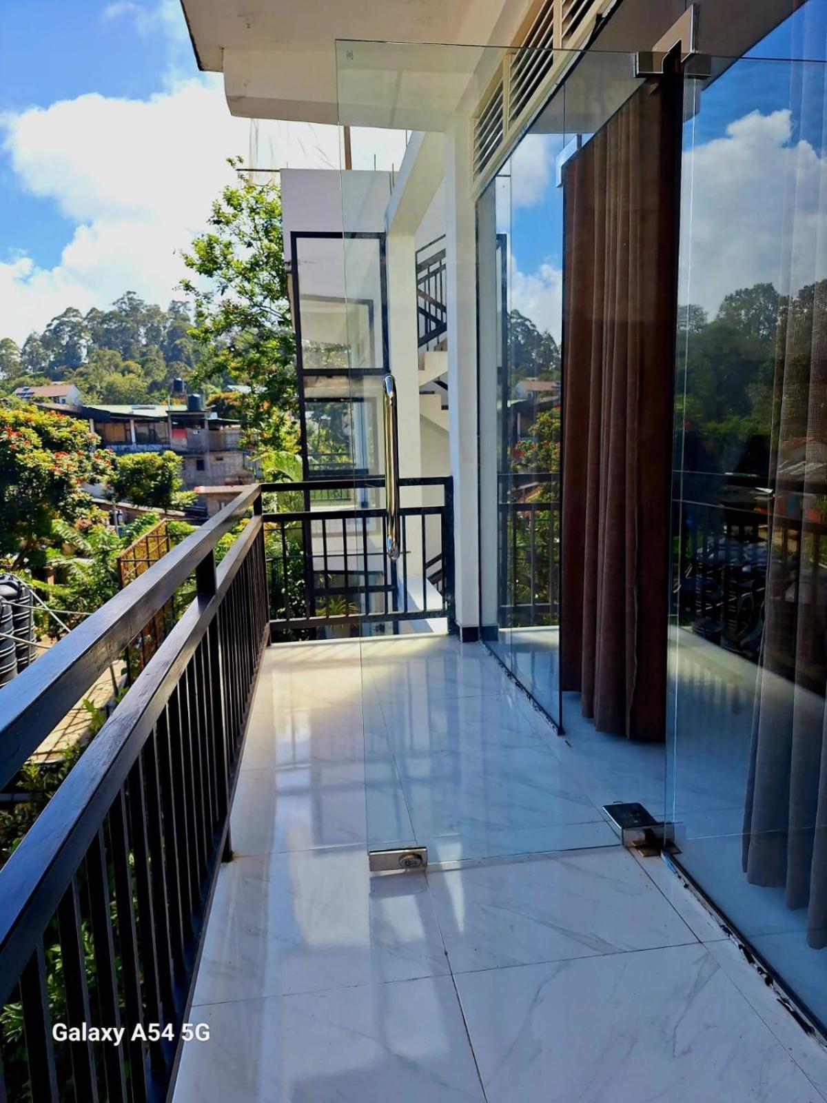 Ella Odyssey Inn Ngoại thất bức ảnh