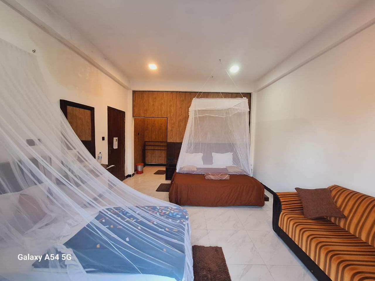 Ella Odyssey Inn Ngoại thất bức ảnh
